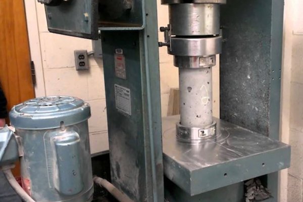 Taze Beton Numunesi Basınç Testi